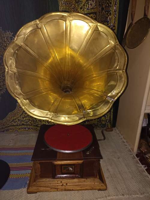 Original Renovated his Master's Voice gramophone 1930 Original no replica.