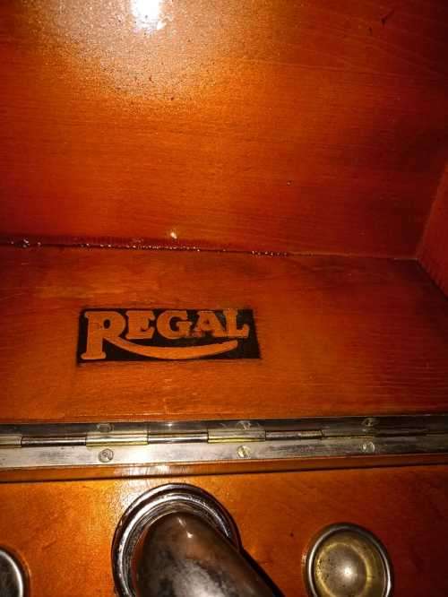 Wow Regal 1920 Gramophone mahogany wood in a wooden box