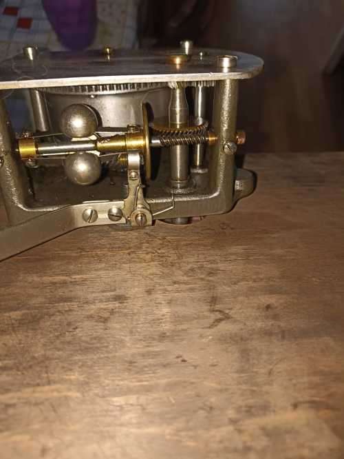 Wow Regal 1920 Gramophone mahogany wood in a wooden box