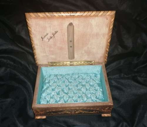 ANTIQUE WOODEN MARQUETING BOX WITH TUFFED FABRIC AND A SECRET LOCK