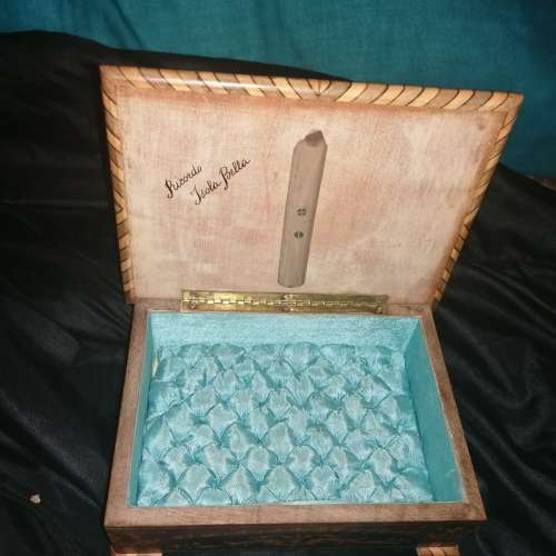 ANTIQUE WOODEN MARQUETING BOX WITH TUFFED FABRIC AND A SECRET LOCK