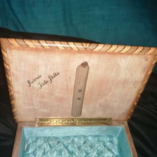 ANTIQUE WOODEN MARQUETING BOX WITH TUFFED FABRIC AND A SECRET LOCK