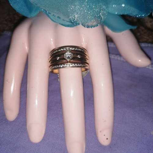 Wow Men`s gold 9 carat cubic zirconia ring size w