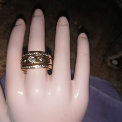 Wow Men`s gold 9 carat cubic zirconia ring size w
