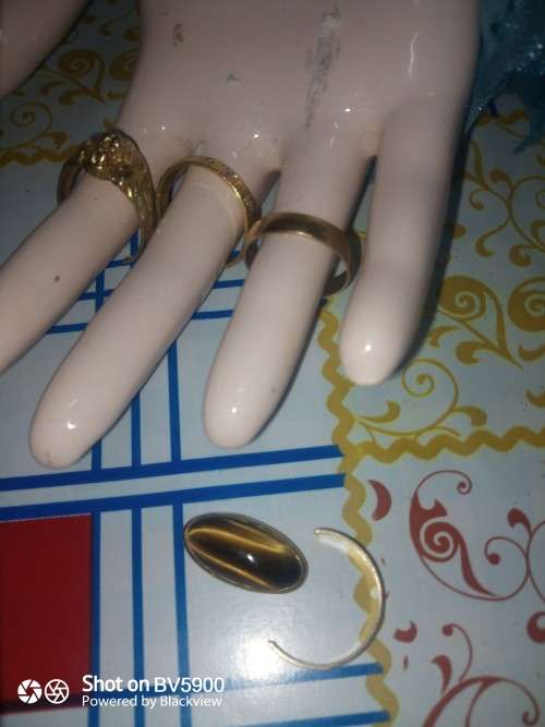 Scrap gold 9 carat gold and (1) 18 carat ring with 3 diamond chips please read!!!