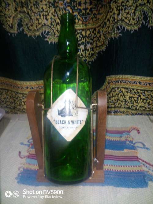 3.75 liter Scotch vintage bottle with wooden stand excellent condition