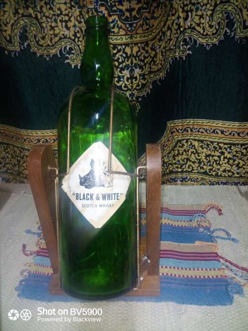 3.75 liter Scotch vintage bottle with wooden stand excellent condition