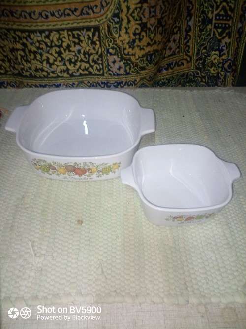 Corning ware bowls with stand