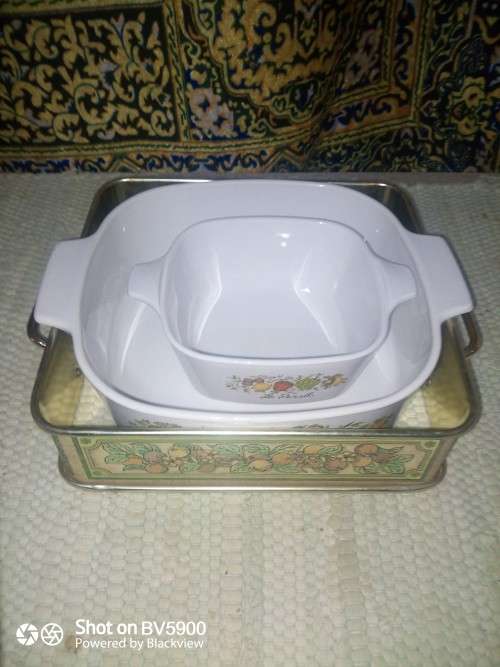 Corning ware bowls with stand