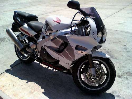>>>Honda CBR 900RR Fireblade<<<
