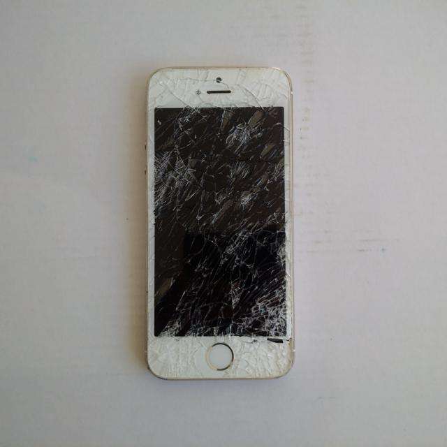 iPhone 5S *Read