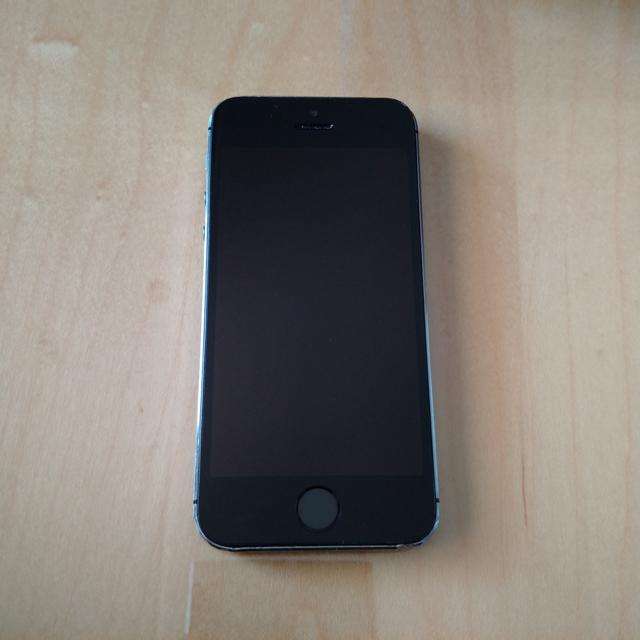 iPhone 5S 16GB *Read