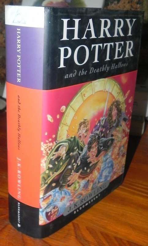 Collectible : Harry Potter and the Deathly Hallows. By J.K Rowling. First Edition. hb. dj