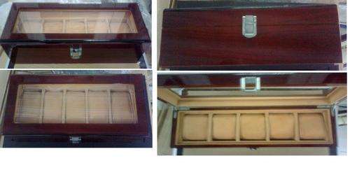 Watch Display Case - Very Elegant - 5 Slots