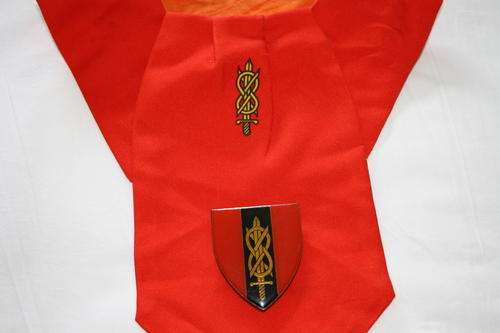 Crazy price - LOW start : Military Police Provost Cravat & Shoulder Flash (Original)