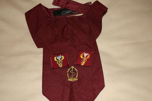 SANDF medics cravat & badges - Original