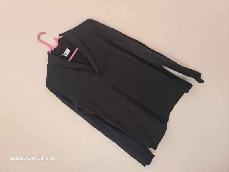 M size Black long sleeve top (as new)