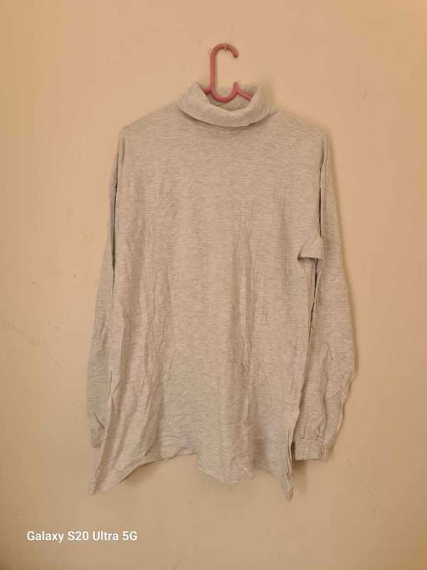 M size Grey long sleeve shirt (as new)