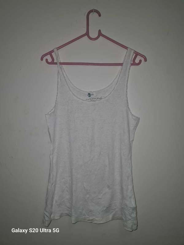 L size white tank top  (as new)