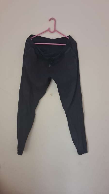 Size L Black pants   (as new)