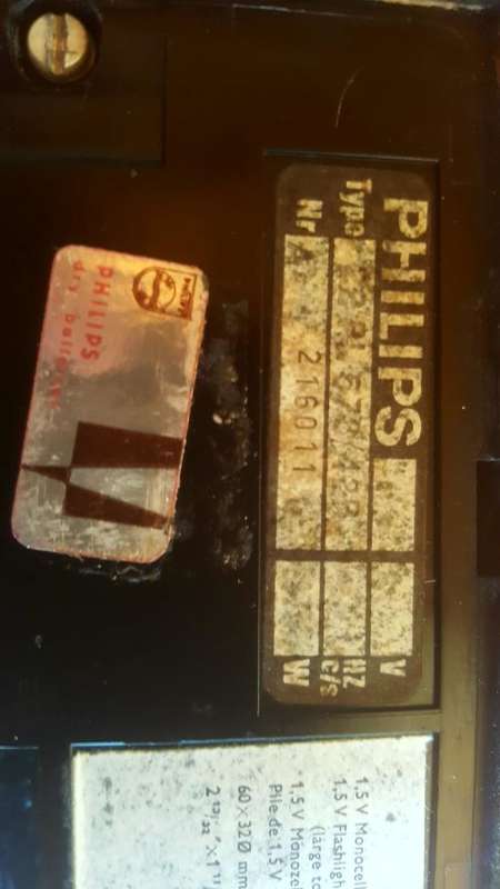 Vintage Phillips Radio (plz read)  (SALE MUST GO ITEM !!!)