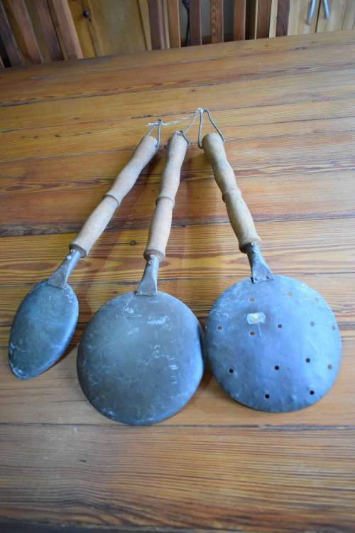 Vintage Metal Spoons R650
