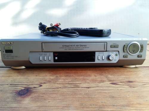 Sony 6 Head Hi-Fi Stereo VHS Vcr (with remote)