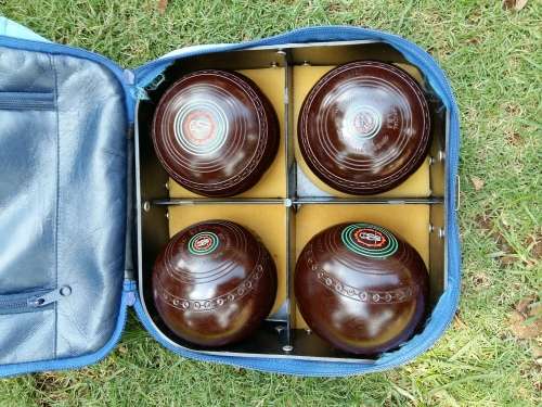 Henselite Size 4 3/4 Lawn Bowls