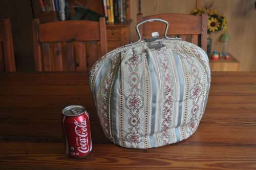 Vintage Teapot Warmer (white)