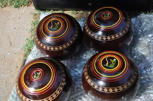 Henselite Size 3 (4 7/8) Lawn bowls