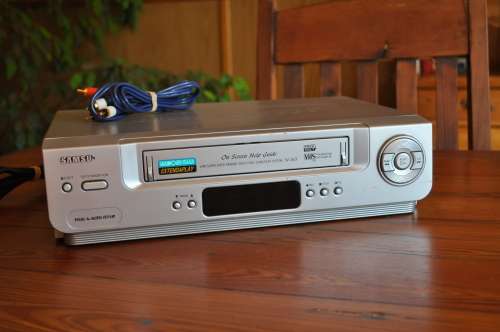Samsung VHS VCR (tested working)