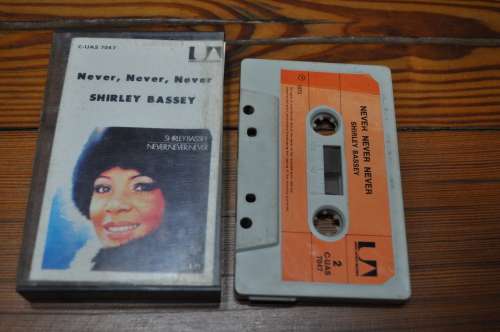 Shirley Bassey - Never Never Never (Cassette)