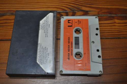 Shirley Bassey - Never Never Never (Cassette)