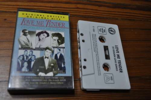 Love Me Tender - 22 Golden Love Songs (Cassette)