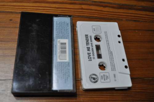Love Me Tender - 22 Golden Love Songs (Cassette)