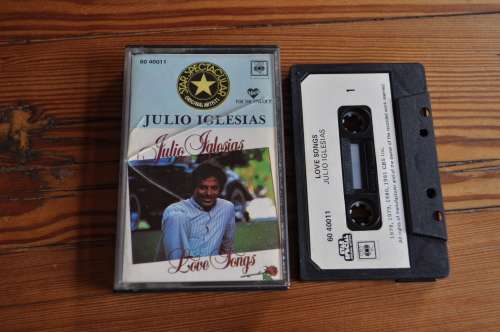 Julio Iglesias - Love Songs (Cassette)