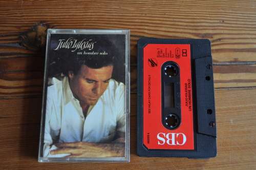 Julio Iglesias - Un Hombre Solo (Cassette)