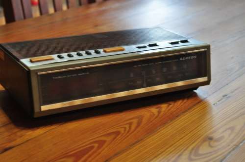 Vintage Lloyds Fm/Am Bedside Clock Radio