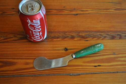 Vintage Nutbrown Tomato Slicer