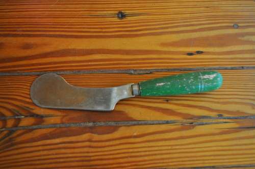 Vintage Nutbrown Tomato Slicer
