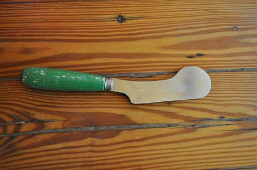 Vintage Nutbrown Tomato Slicer
