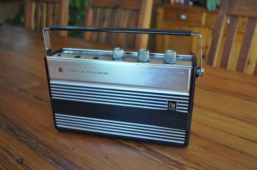 Rare Vintage National Panasonic 4 Band Radio (please read)