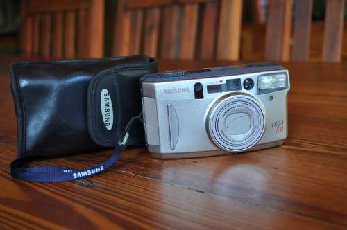 Vintage Samsung 35mm Film Camera (35mm-170mm)
