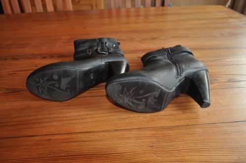 Ladies Size 4 Boots