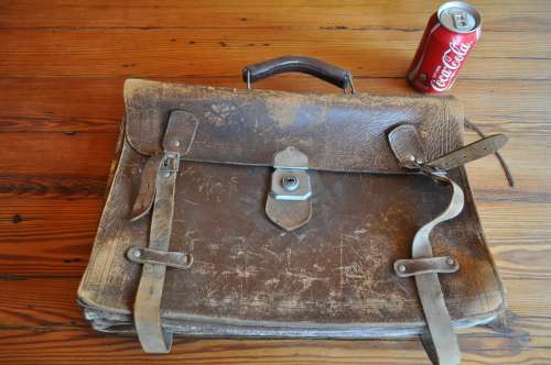 Vintage Leather School Case (please read)