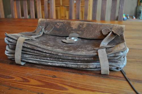 Vintage Leather School Case (please read)