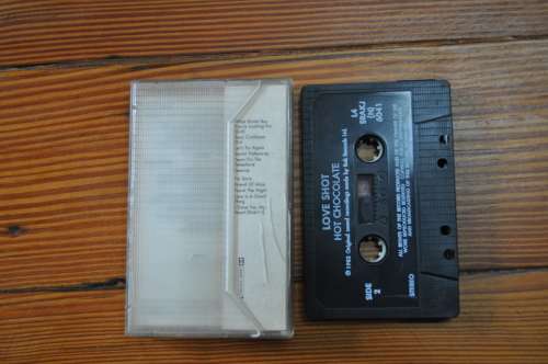 Hot Chocolate - Love Shot (Cassette)