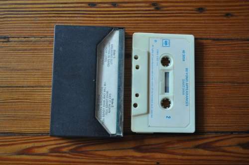 Santana - Beyond Appearances (Cassette)