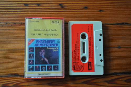 Engelbert Humperdinck - Sentimental And Gentle (Cassette)