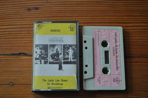 Genesis - The Lamb Lies Down On Broadway (Cassette)